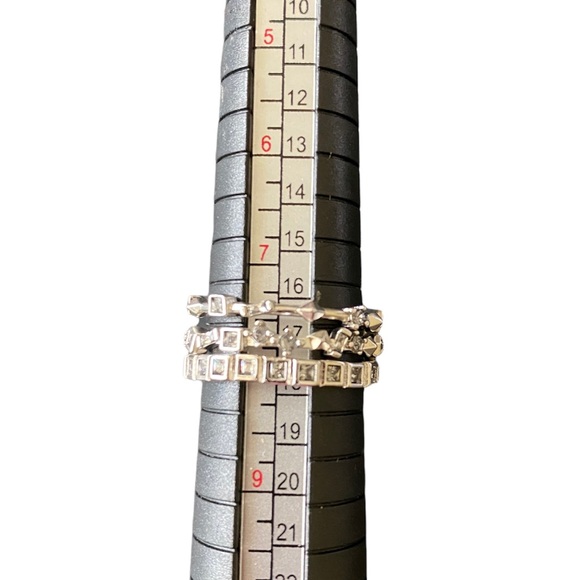 Kendra Scott Karis Silver Ring with Gray Stones - Picture 6 of 6